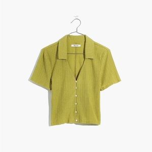 Madewell crinkled Y-neck button down shirt in green, size small